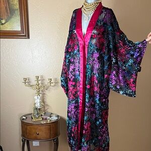 Vintage Victoria's Secret Velvet Floral Kimono.  Sz OS